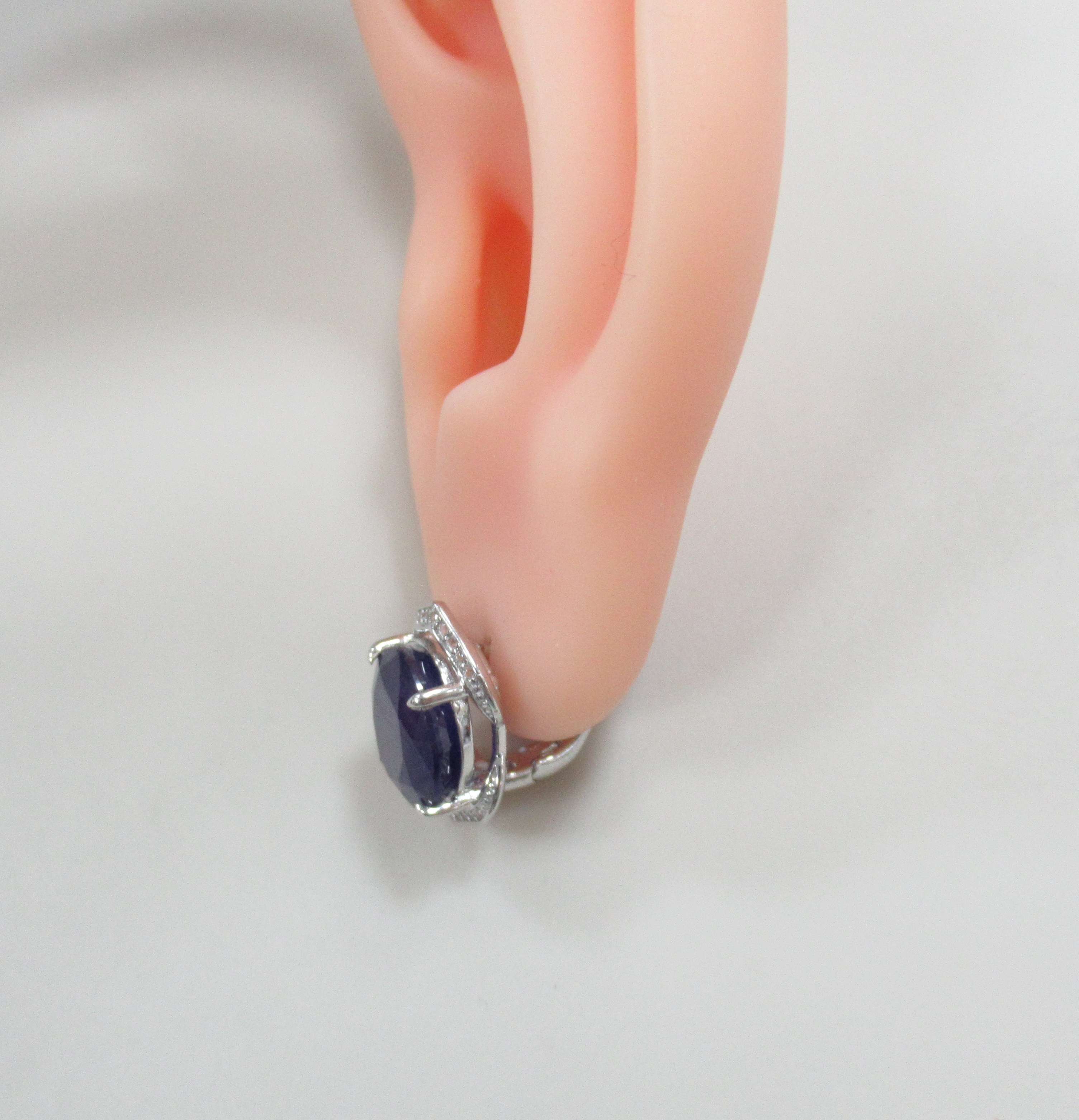 Серебряные серьги с сапфирами